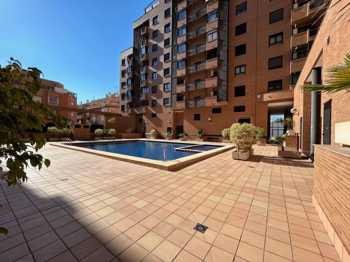 Piscina comunitaria del edificio de los Lofts Aguilera