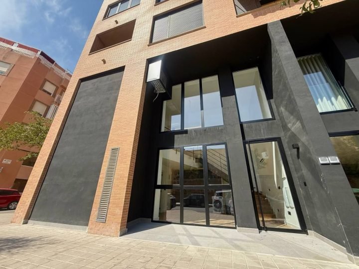 Fachada de los Lofts Aguilera en Benalúa, Alicante